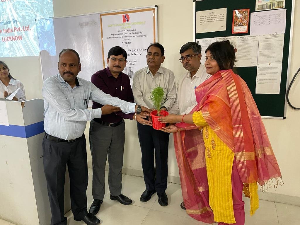 Welcome ceremony for a guest lecture in the electrical engineering department