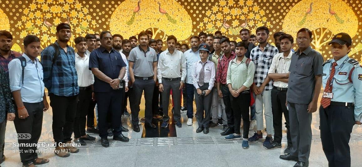 Student group on an industry exposure visit